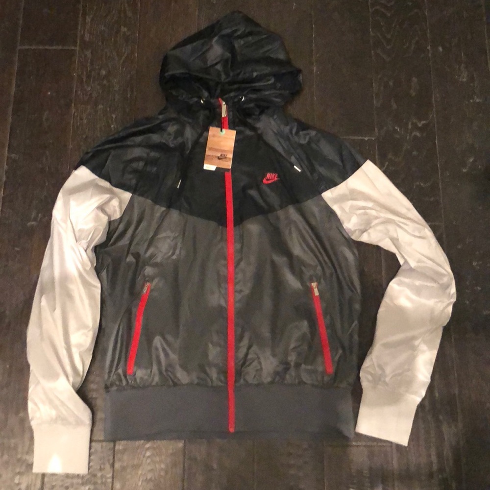 NIKE Men’s Windrunner